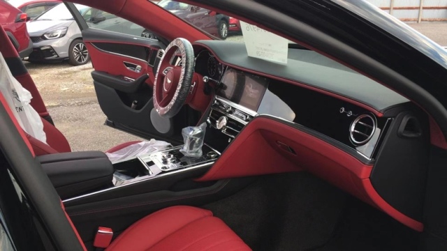 0T 五座 豪华内饰令人叹为观止开元棋牌2025款宾利飞驰 4(图3)